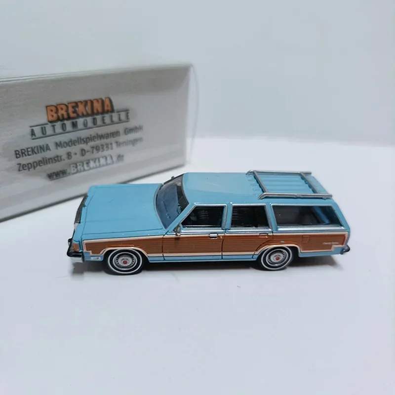 1:87 Scale Ford LTD Country Off-road Travel Plastic Car Model Collection Ornaments