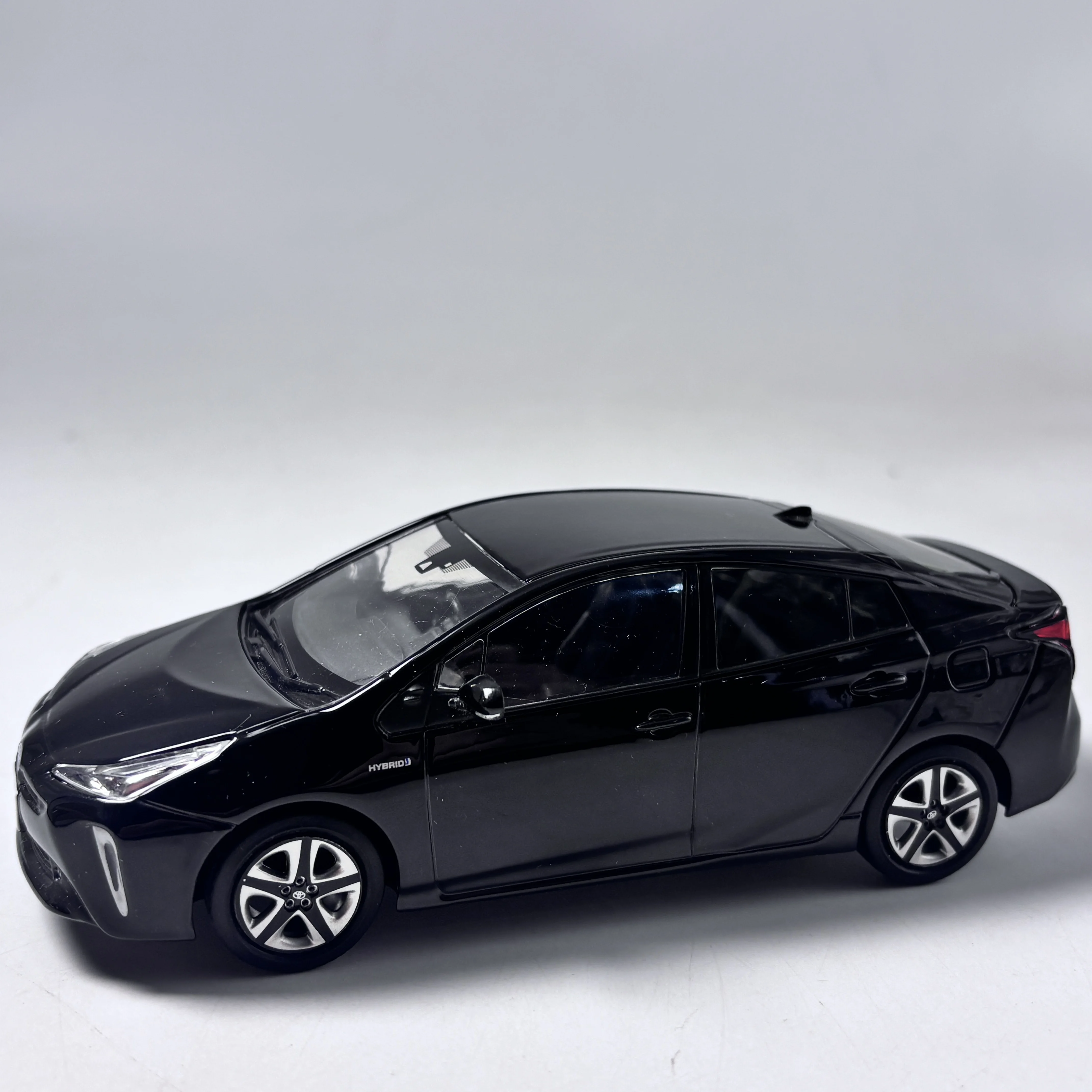 1:30 Scale Toyota Prius Alloy Diecast Model - Miniature