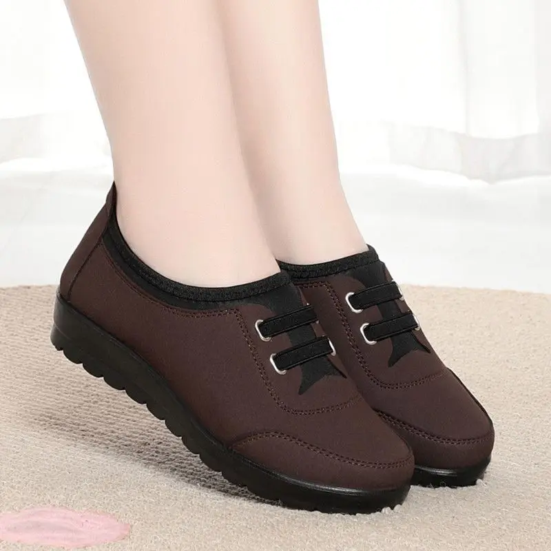 Damen-Schuhe aus Canvas mit weicher Sohle, zum Hineinschlüpfen, rutschfest, flache Laufschuhe für ältere Damen, atmungsaktiv, bequem, lässige Slipper. – Detail 6