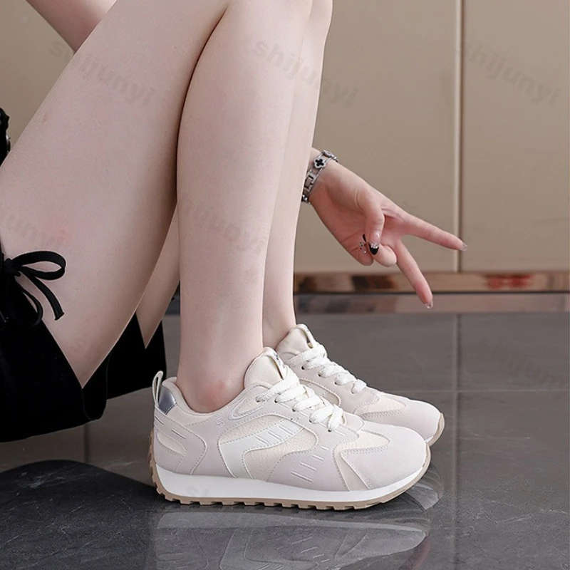 

Женская вулканизированная обувь, новые осенние удобные модные кроссовки на платформе со шнуровкой, увеличивающие рост, уличные нескользящие кроссовки