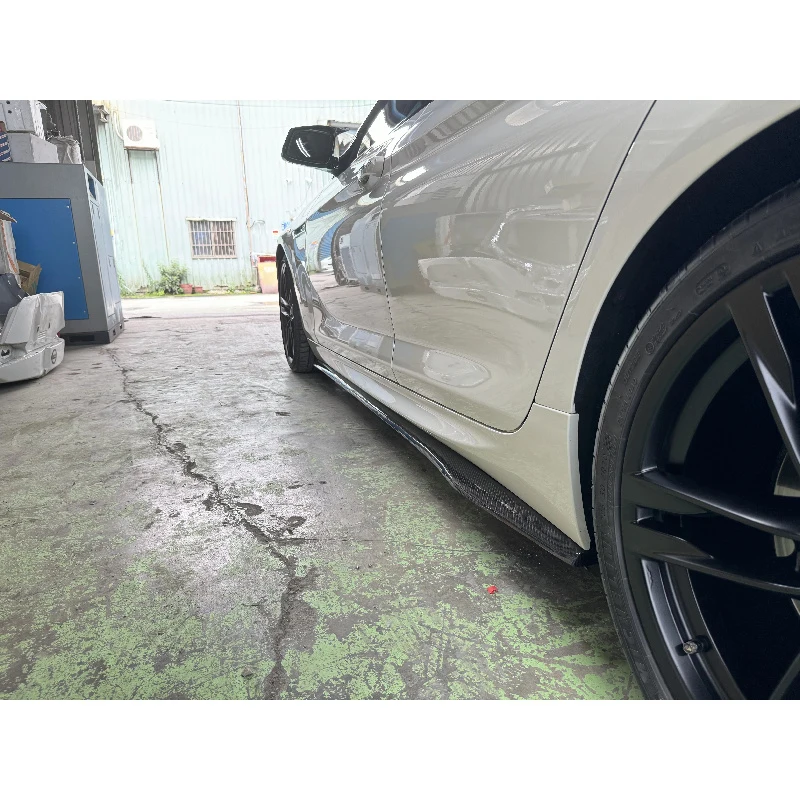 

Hot Selling New V Style Carbon Fiber Bumper Screw-On Lips 2012-2018 for Side Skirt Lip