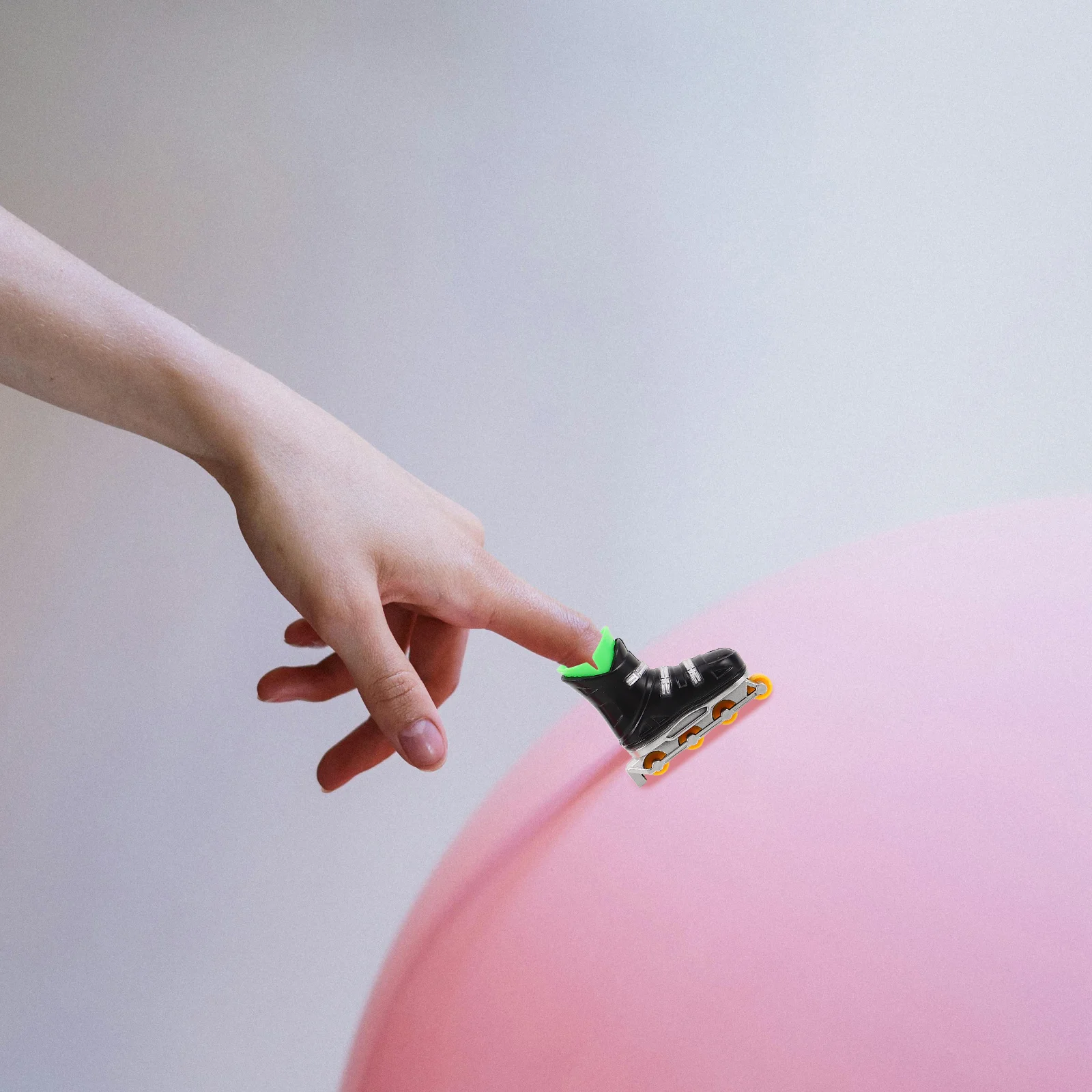 

Mini Finger Skates Portable Desk For Kids Adults Travel Office Fun Fingerboard Set Small Skateboard Game Classroom Prizes