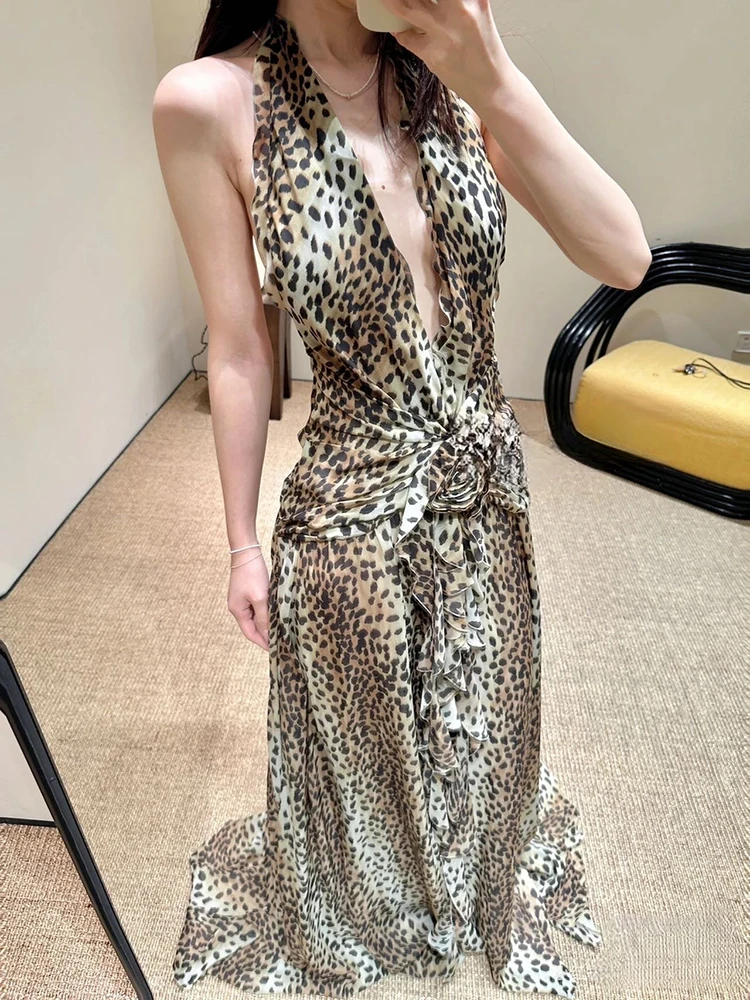 

Женское платье с леопардовым принтом и глубоким V-образным вырезом, темпераментное длинное платье без рукавов с подвесным воротником и рюшами, новинка лета 2023 г.