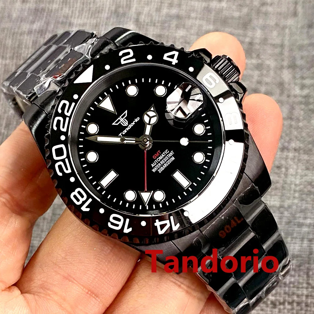 

Мужские часы Tandorio с сапфировым стеклом, механизмом NH34A, автоматическим механизмом, водонепроницаемостью 20ATM, черным PVD-покрытием, функцией GMT, черным циферблатом, светящимся указателем даты и красной стрелкой GMT, 40 мм.