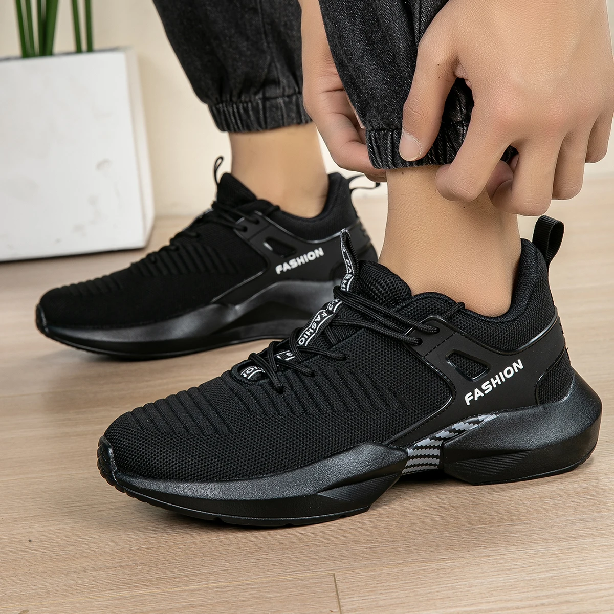 Hot Sale Running Shoes Men's Summer Sneakers Lightweight Breathable Black Mesh Sneakers Men Comfortable Sports Tennis Shoes 45