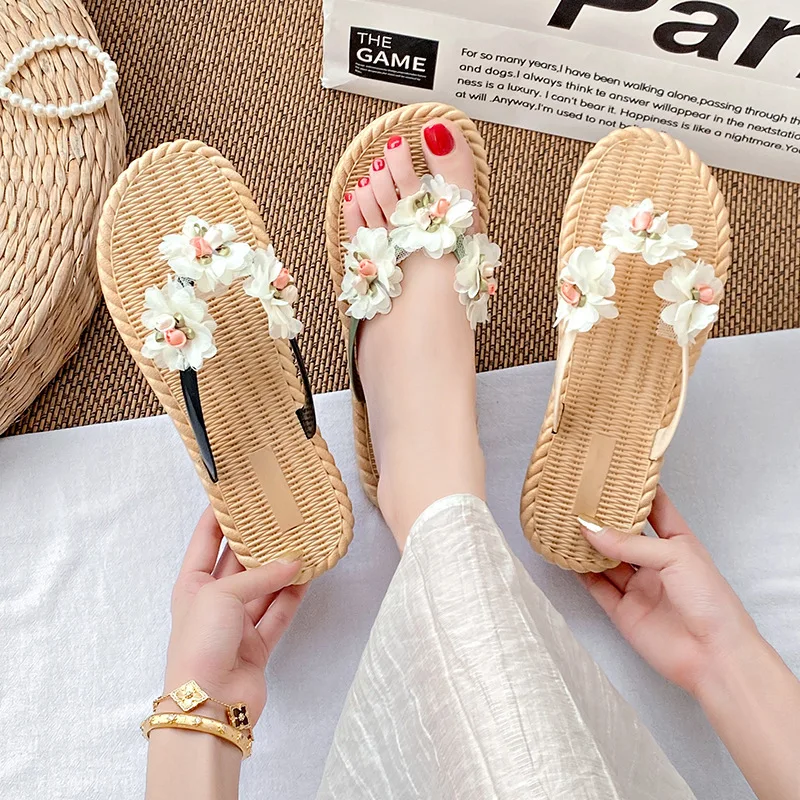 

New Summer Beach Shoes Women's Wear Resistant Sandals Women's Flat Bottom Beach Flower Slippers