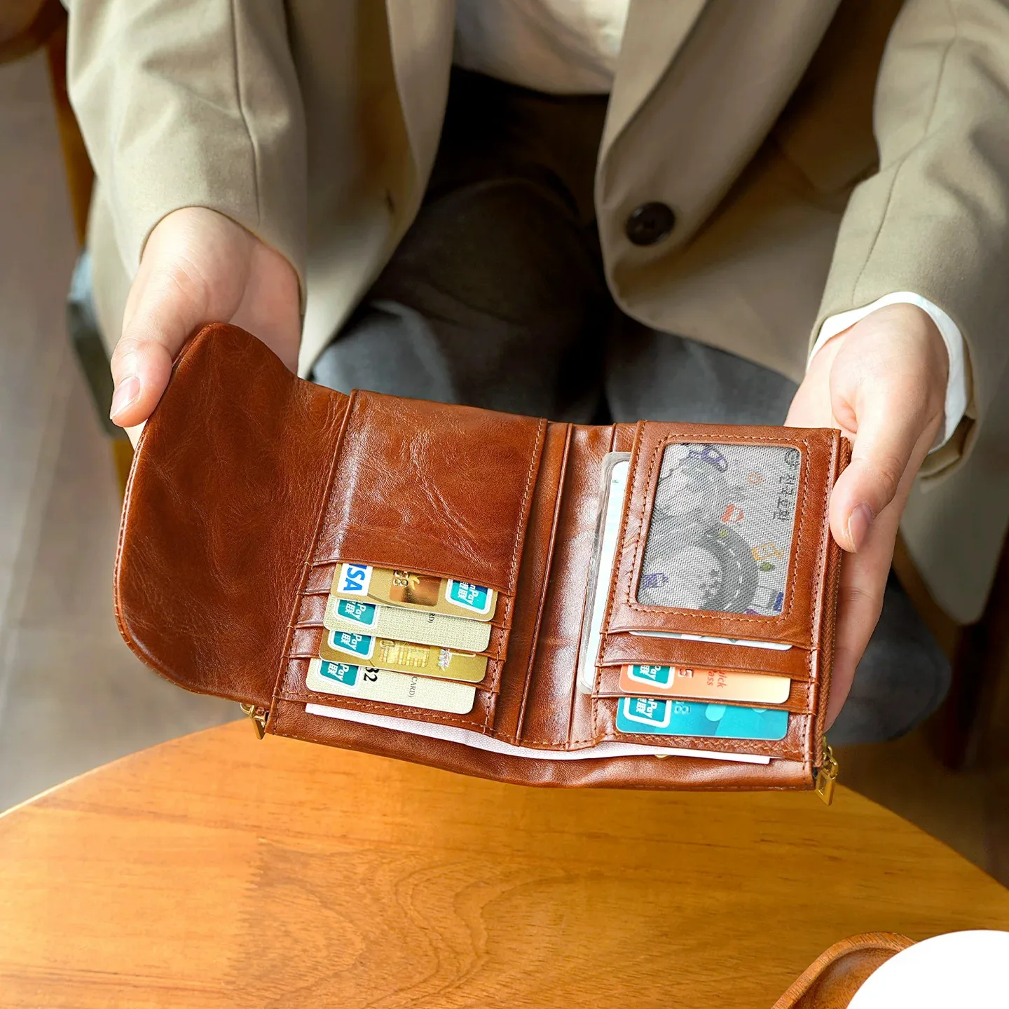 retro-style-genuine-leather-short-wallet-for-women-large-capacity-multi-compartment-simple-top-layer-tanning-cowhide-money-clip