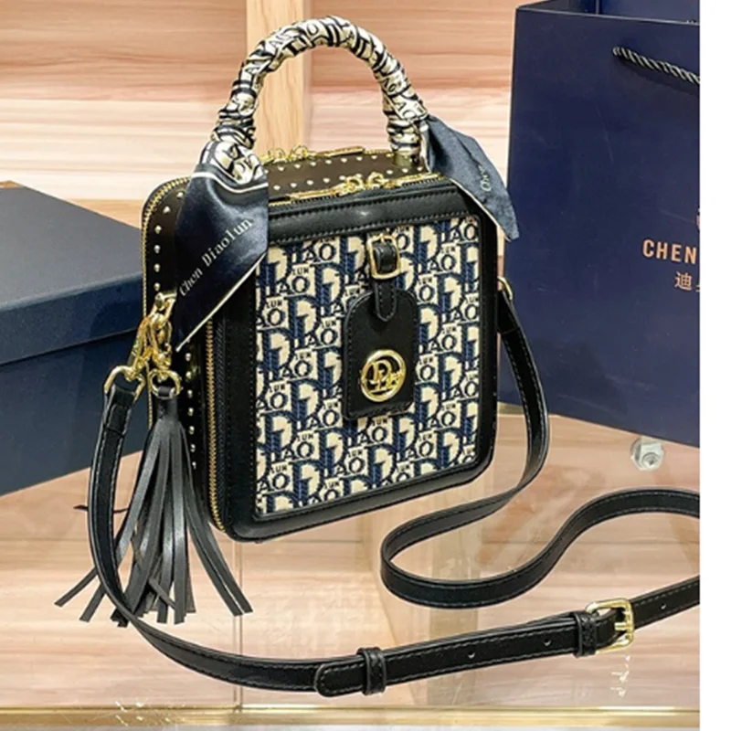 Ladies Perfume Women Winter Embroidery Old Flower Women's Bag Fashion Hundred Tassel Small Square Bag Bags