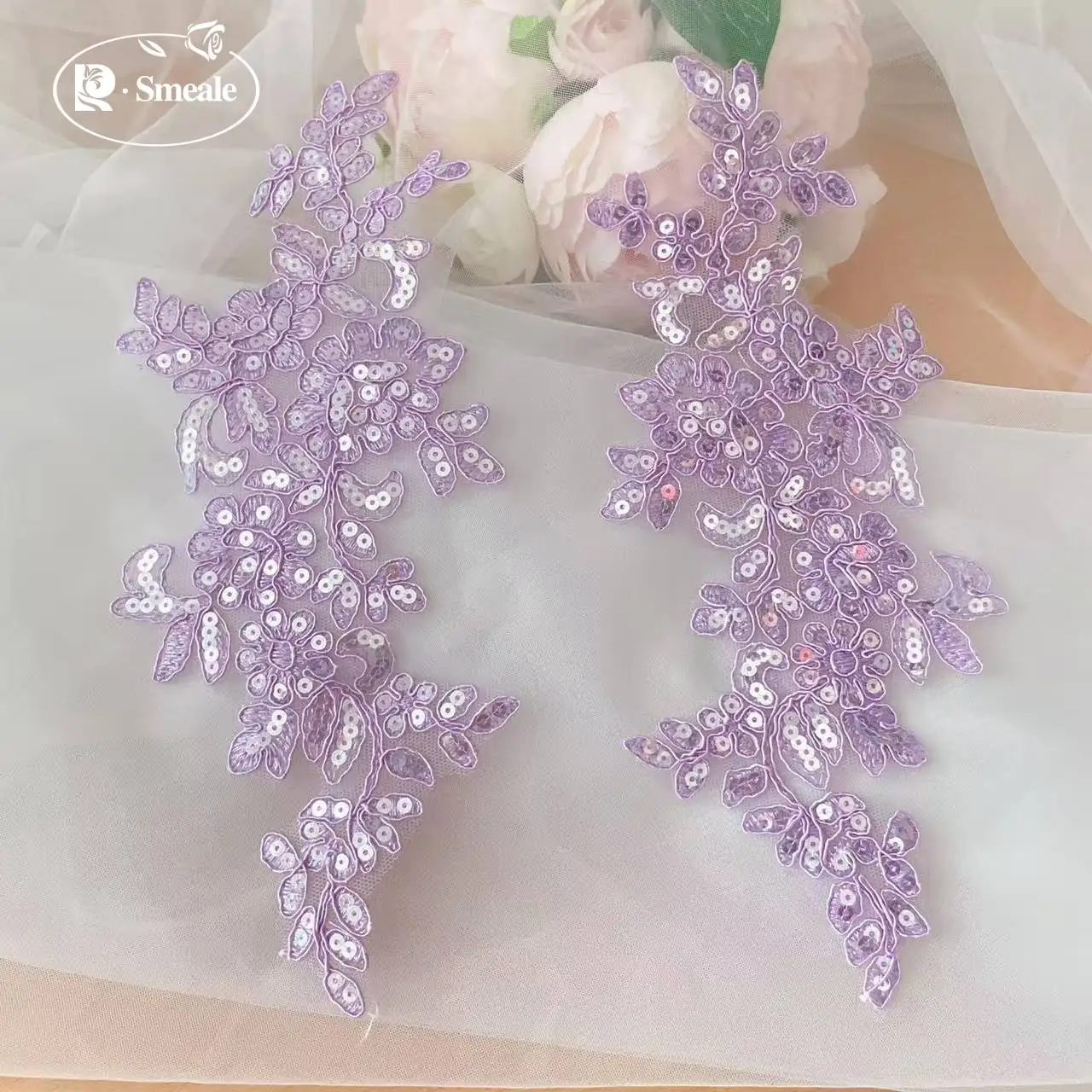 20 Stück und 10 Stück. Spitzenborte mit glänzenden Pailletten und verspiegelten Blumen. Hochzeitskleid, Hochzeitsschuhe, Kopfschmuck, DIY-Nähzubehör. – Detail 7