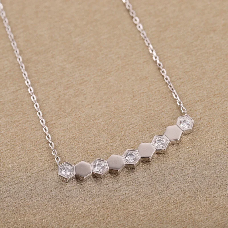 

Exquisite Honeycomb Style Necklace Set for Women High-Quality Hot Brand Jewelry Personality Accessory