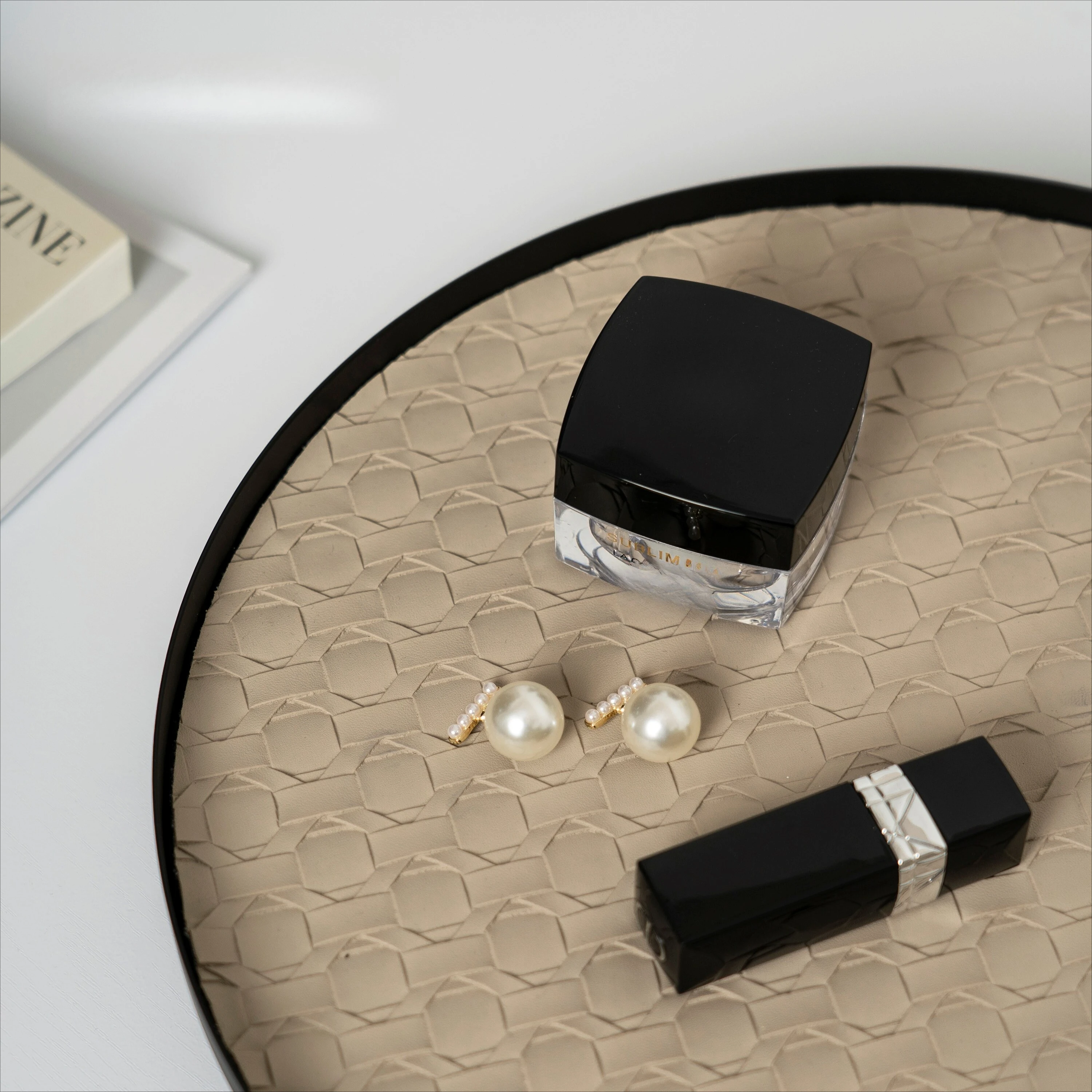 Premium Leather Round Storage Tray with Wooden Legs, Multifunctional Organizer for Entryway Keys, Perfume, Aromatherapy and Tea