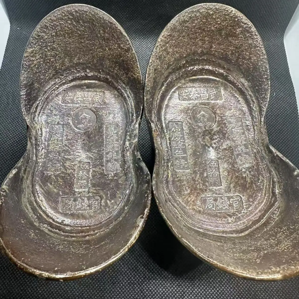 Antique silver ingots collected from the countryside are plated with real silver. Fifty taels of silver ingots in the Qing Dynas