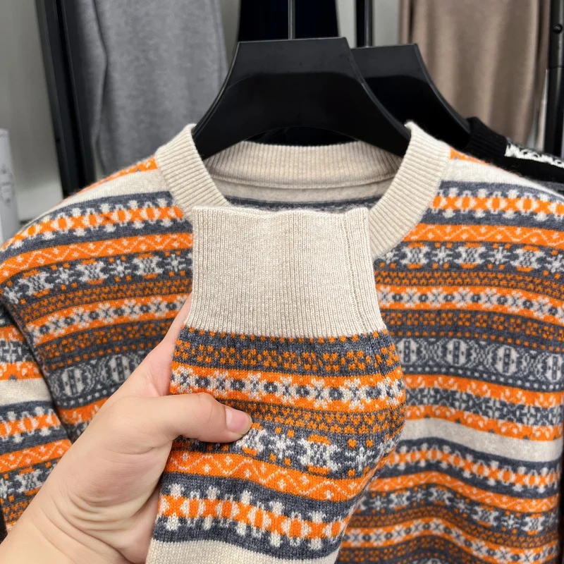 الرجال محبوك سترة جولة الرقبة طويلة الأكمام نمط هندسي شريط تصميم الخريف الشتاء الدافئة عارضة الأزياء الكلاسيكية ملابس رجالي