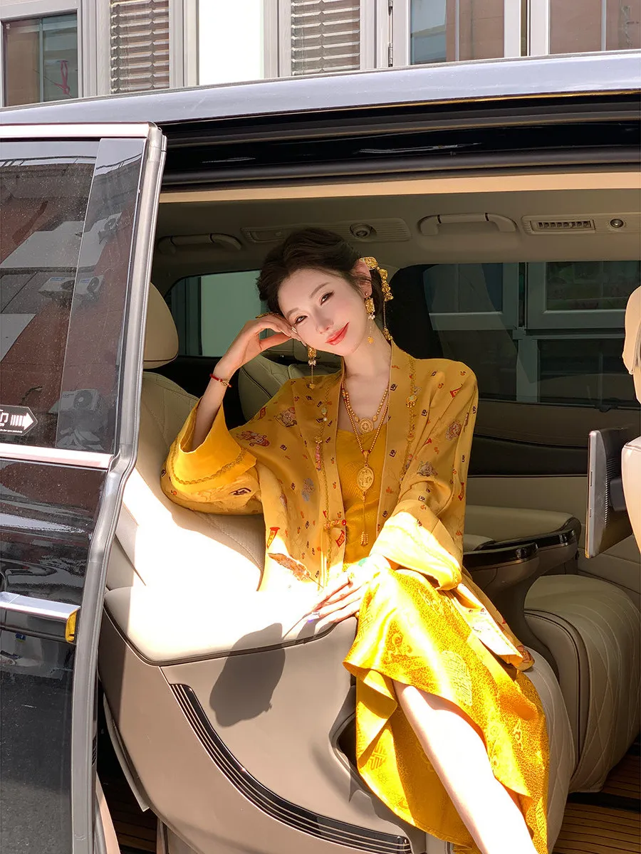 

Женская свободная атласная куртка с цветочной вышивкой, новинка ранней весны 2026, в стиле китайской моды, с элементами национального стиля, коллекция Initial Five Welcome F...