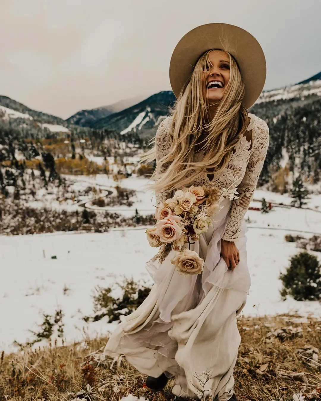 Robe De mariée en dentelle blanche Simple, avec manches courtes, robe De mariée De plage, longueur au sol, 2020, robes De grande taille