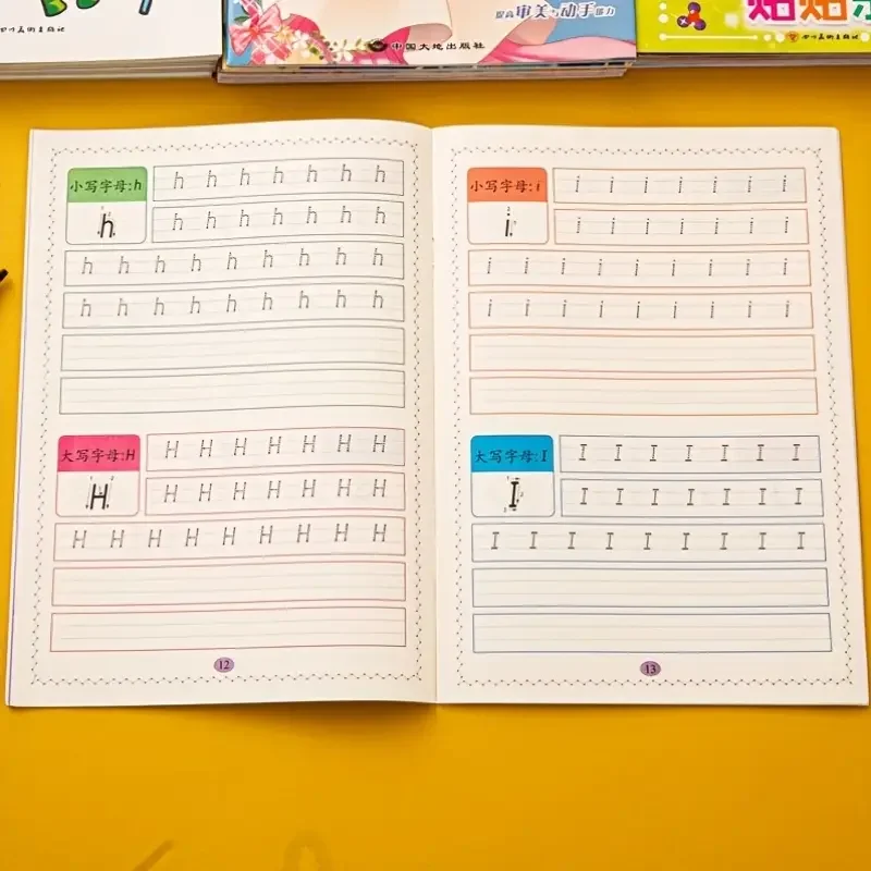 32 صفحة كتاب ممارسة الكتابة الأبجدية تتبع المصنف أنشطة التعلم ما قبل المدرسة ABC تتبع الخطوط الموجهة كتاب