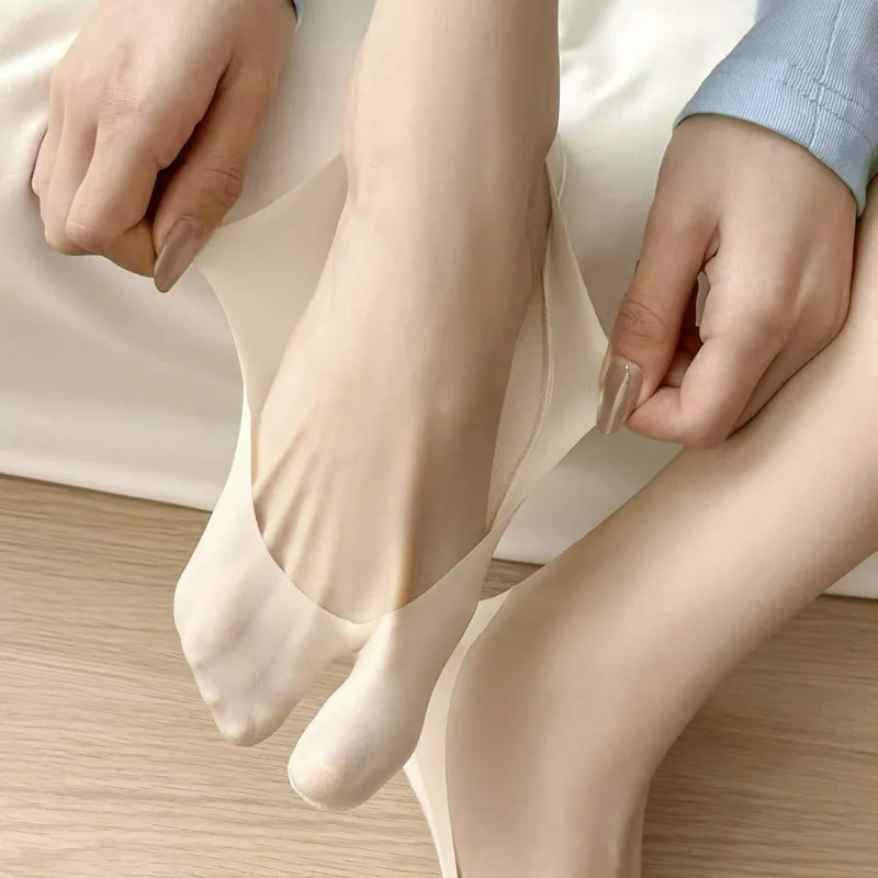 1/5Pairs Invisible Split Toe Socks Women Summer Ice Silk Cotton Solid Split Toe Socks Boat Ankle Toe Socks for Women Ladies