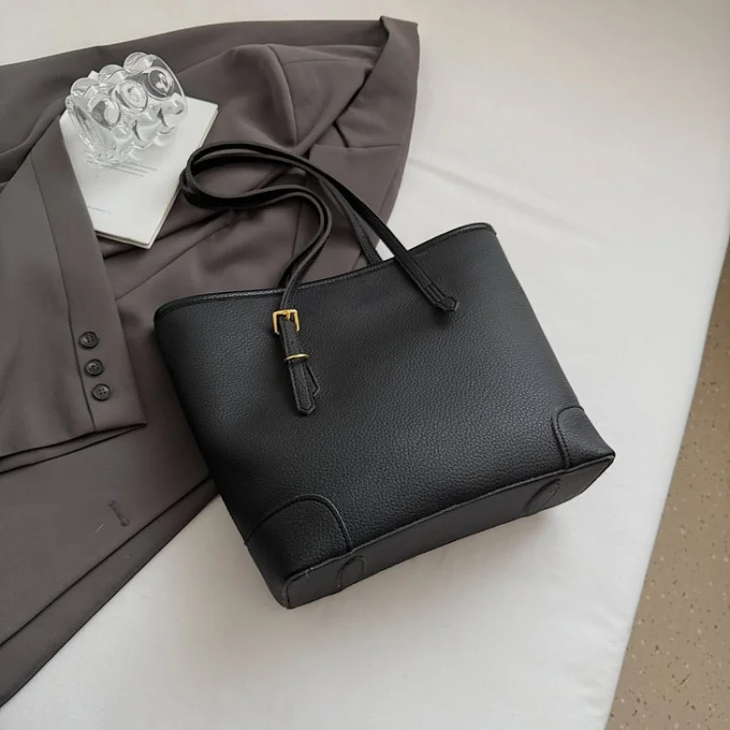 

High-End Women's Crossbody-Bag Crafted From Fine Leather Boasting Famous Designer Inspired And Paris Vintage Look​