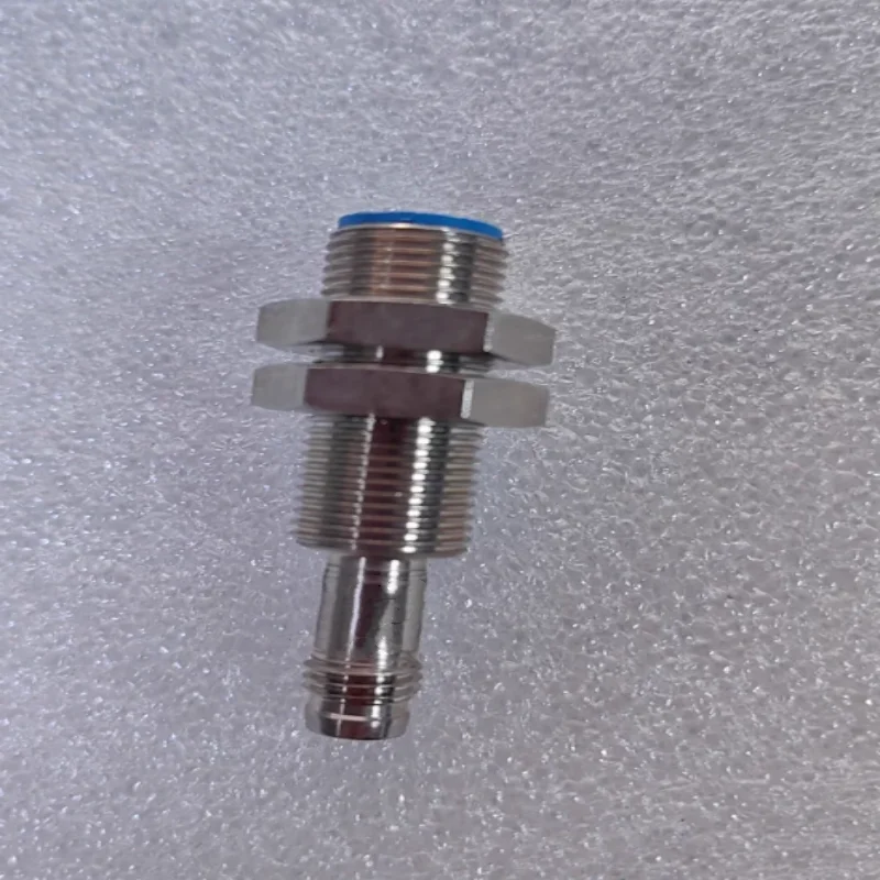 

Совершенно новый оригинальный бесконтактный переключатель 1040781 IME12-08NPSZW2K 6020110 IM05-0B8PS-ZT1 1040965 IME18-08BPSZC0K