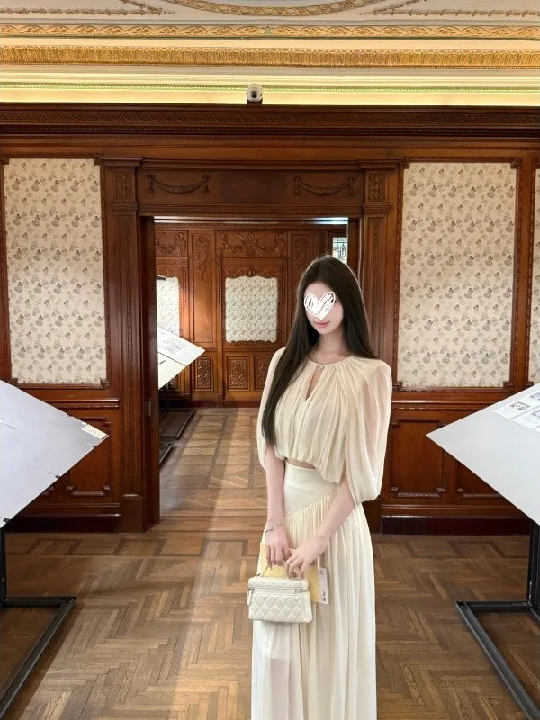 

Milk White Pleated Umbrella Skirt Top Sleeveless High Waist Half-length Two-piece Set Women's Fashion Spring Autumn Winter