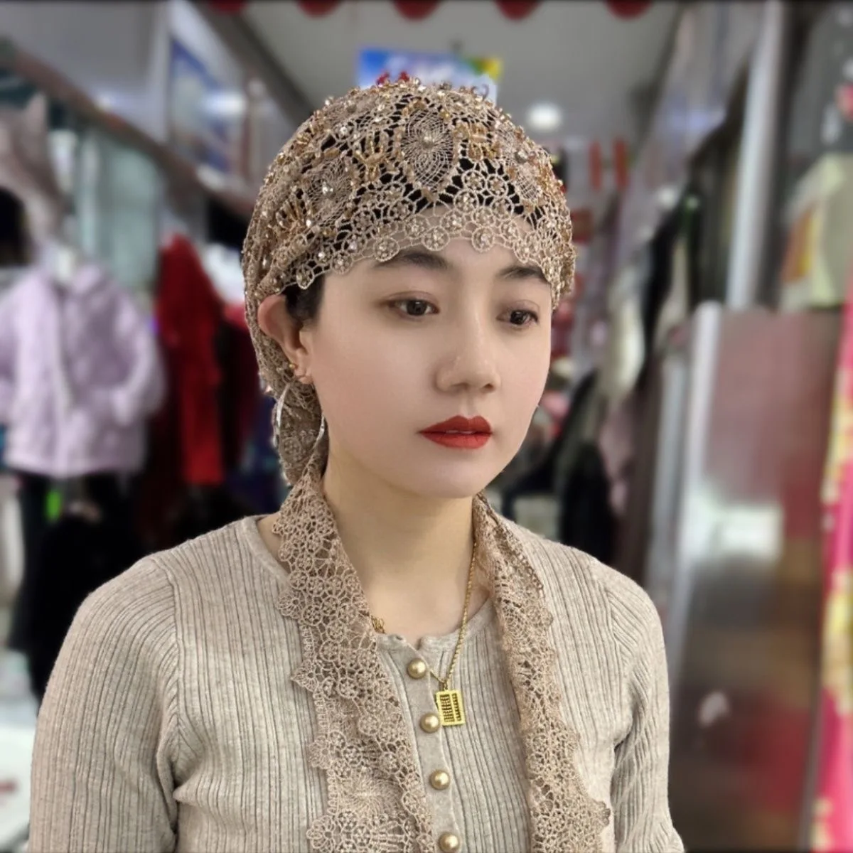 Muslimische Hijabs Frauen Hochzeit Dekoration Schal Mädchen Schal Kopftuch Luxus Quasten Malaysia Gebet Kufi Hut Charmante Spitze