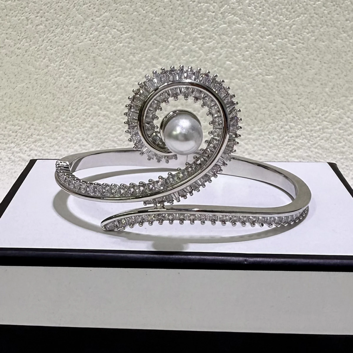 2025 الاتجاه الجديد غرامة مجوهرات الزفاف مجموعة سحر الفضة على شكل قلب كريستال فاخر اللؤلؤ قلادة أقراط رومانسية هدية للنساء