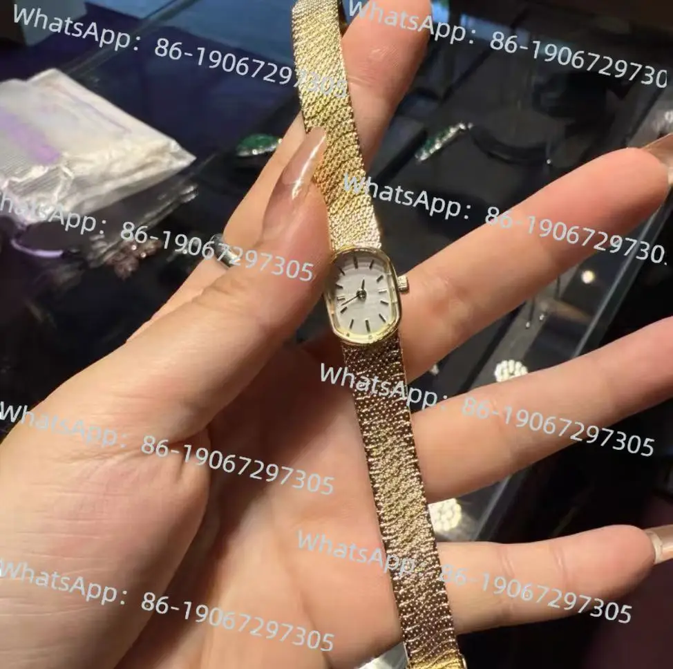 

Легкие роскошные нишевые маленькие золотые часы 2025 Новые ретро маленькие изысканные женские кварцевые часы