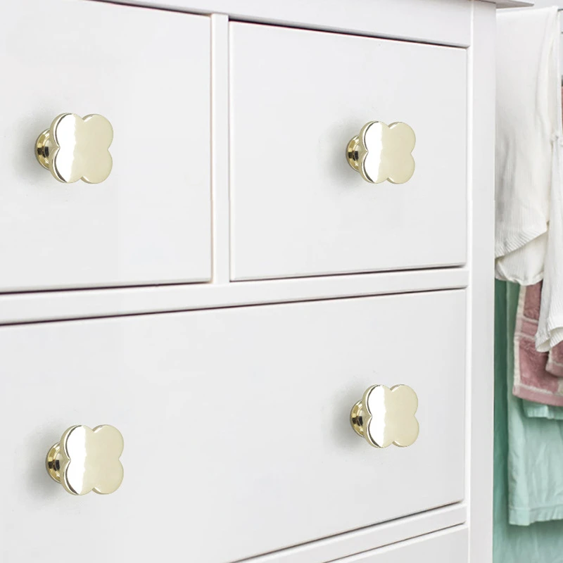 Kitchen Cabinet Storage Handles Four Leaf Clover Shape Drawer Knobs Matte Black Cabinets Door Pulls Golden Handles for Furniture
