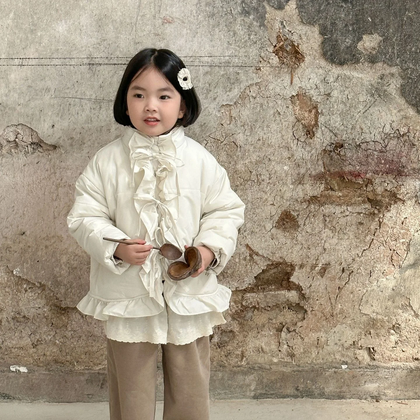 Meisjes Jas 2024 Winter Nieuwe Kinderkleding Koreaanse Stijl Baby Meisje Houten Oor Rand Splicing Stand Kraag Katoen gewatteerde Jas