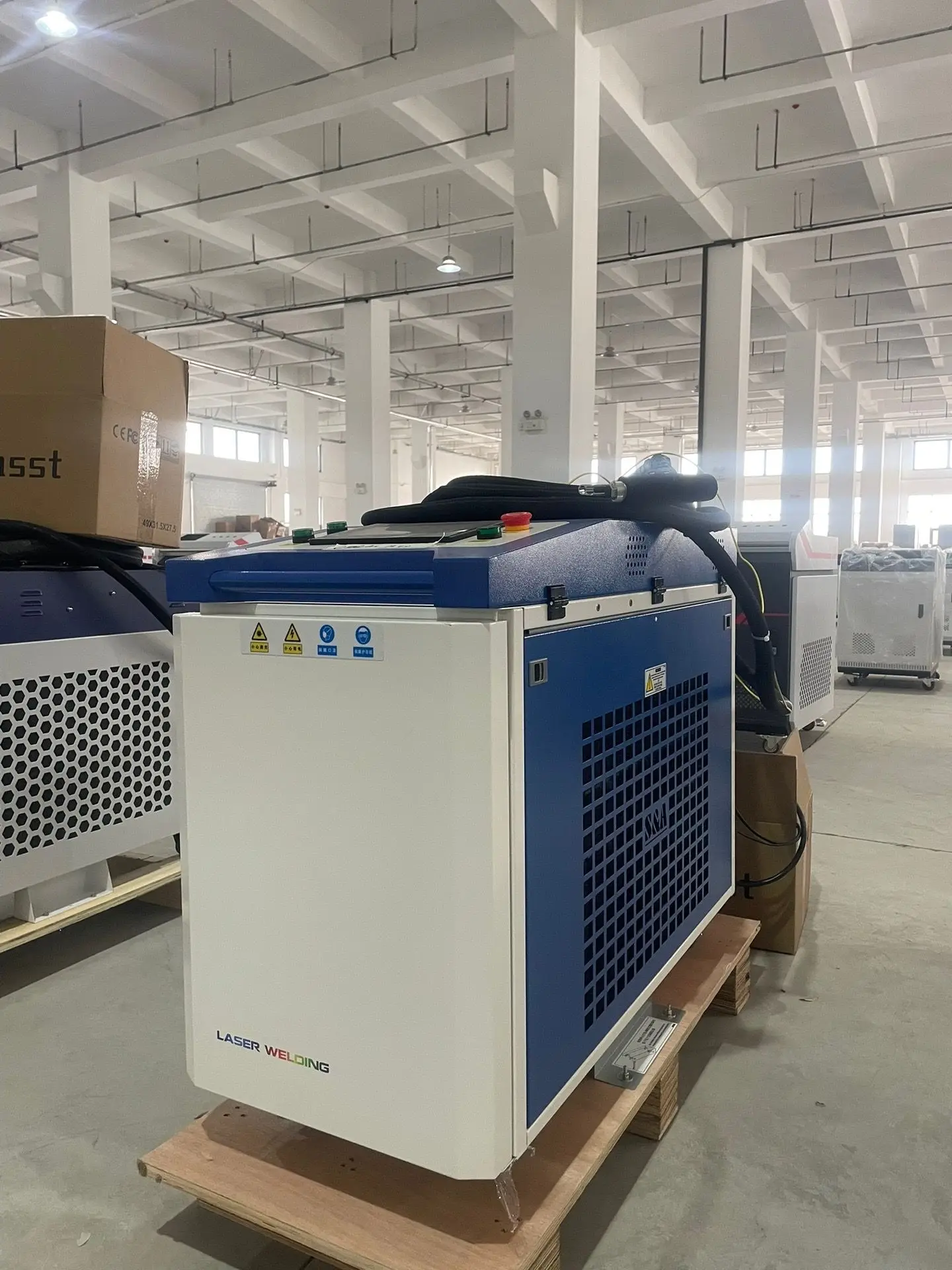 Factory Price 1500w 3000w Handheld Fiber Laser Welding Air Cooled Laser Welder Machine for Metal Portable 4 in 1 Laser Welder