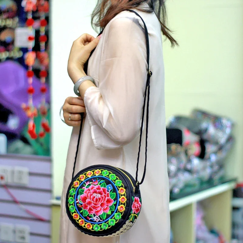 Vintage Women Small Round Handbag Vintage Tote Messenger Hippie Ethnic Shoulder Bag Embroidery Boho Crossbody Bag 2023