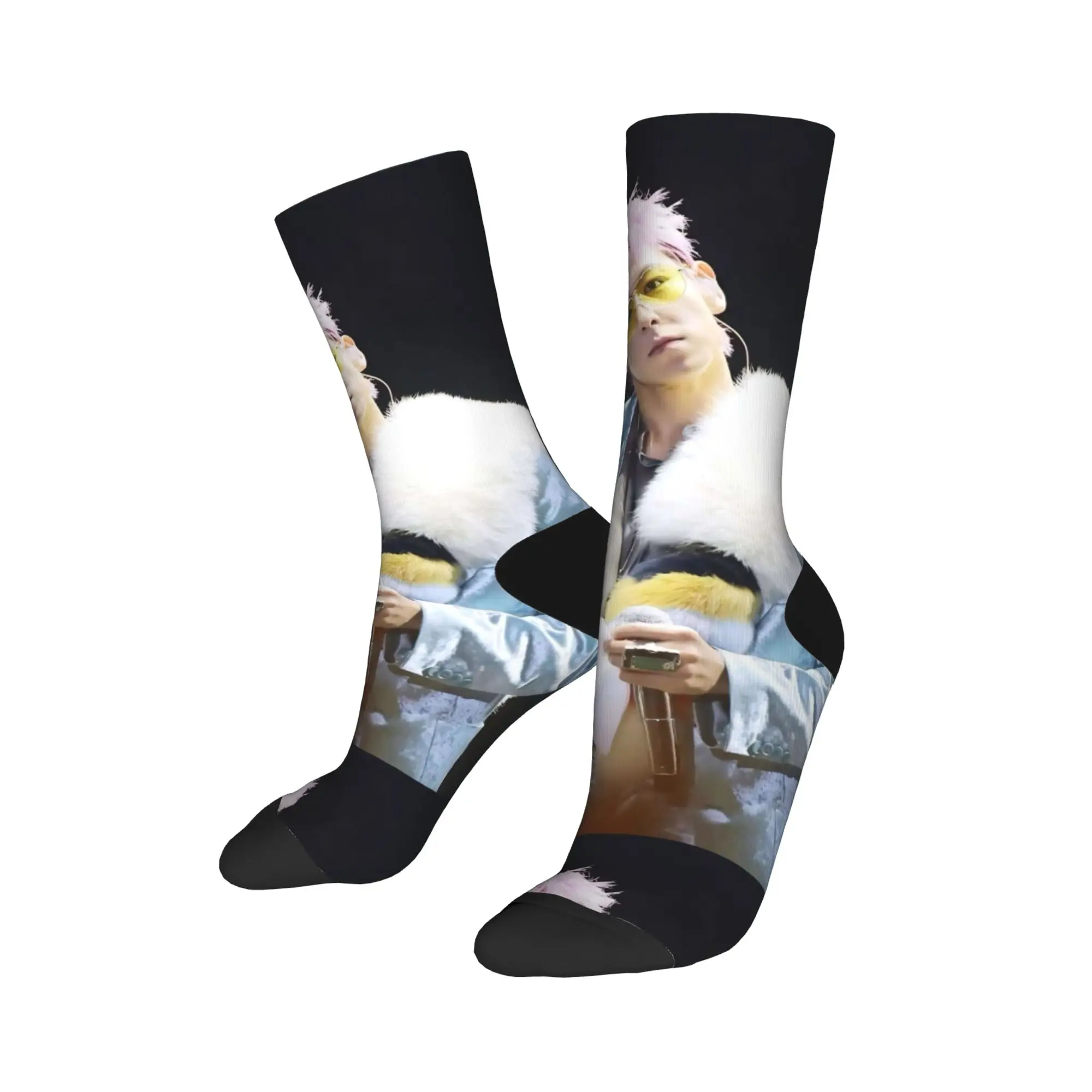 الكبار الرجال الجوارب الكورية المشاهير المغني T-TOP جوارب الربيع العصرية الدافئة جوارب ناعمة مطبوعة سكيت المضادة للانزلاق الجوارب