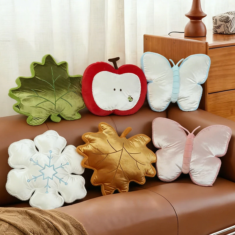 

Новая плюшевая подушка для дома в форме кленового листа, имитация яблока, снежинки, бабочки, серия «Природа», декоративная подушка, подарок для любимого человека
