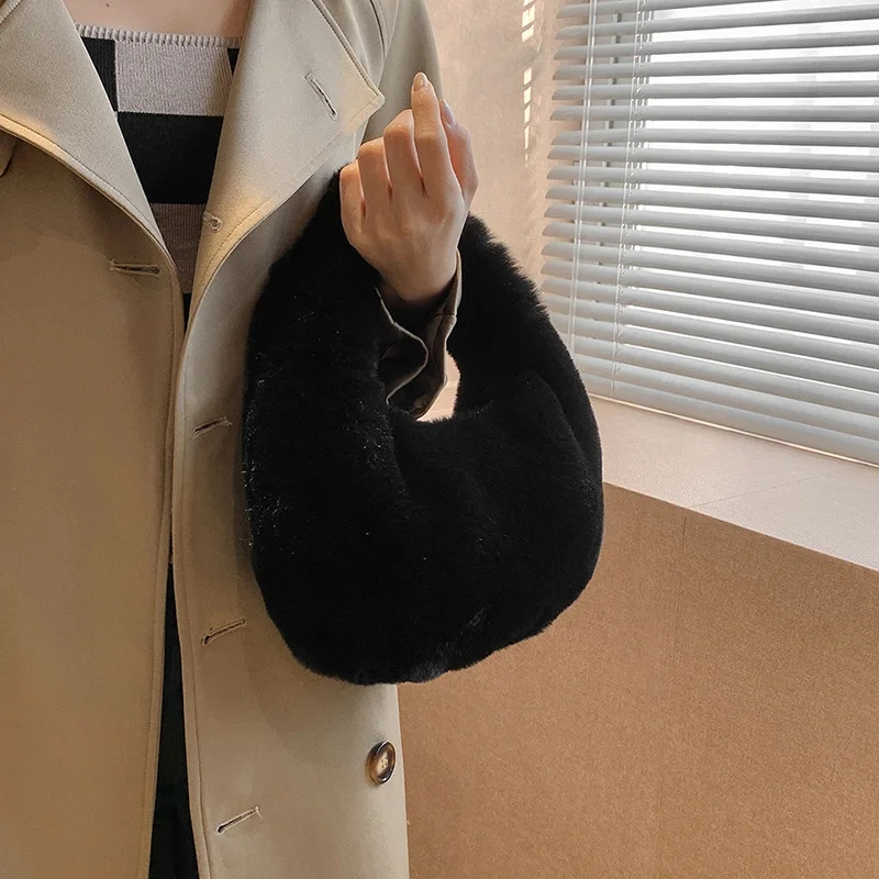 Fur Women\'s Small Half Moon Bag Luxury Warm Plush Wrist Bags for Women Fashion Furry Short Handle Clutch Cute Ladies Coin Purses