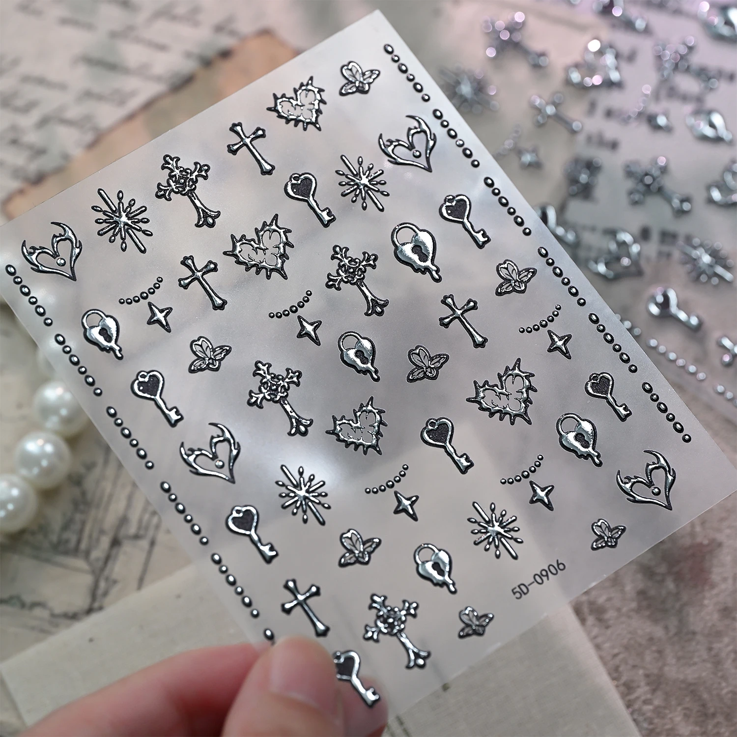 1 Blatt 5D Geprägter Silberner Gotischer Kreuz-Nagelaufkleber Y2K Mond-Sternenlicht Nagelsticker Selbstklebend Premium Salon Nagelslider ^E3 – Detail 5
