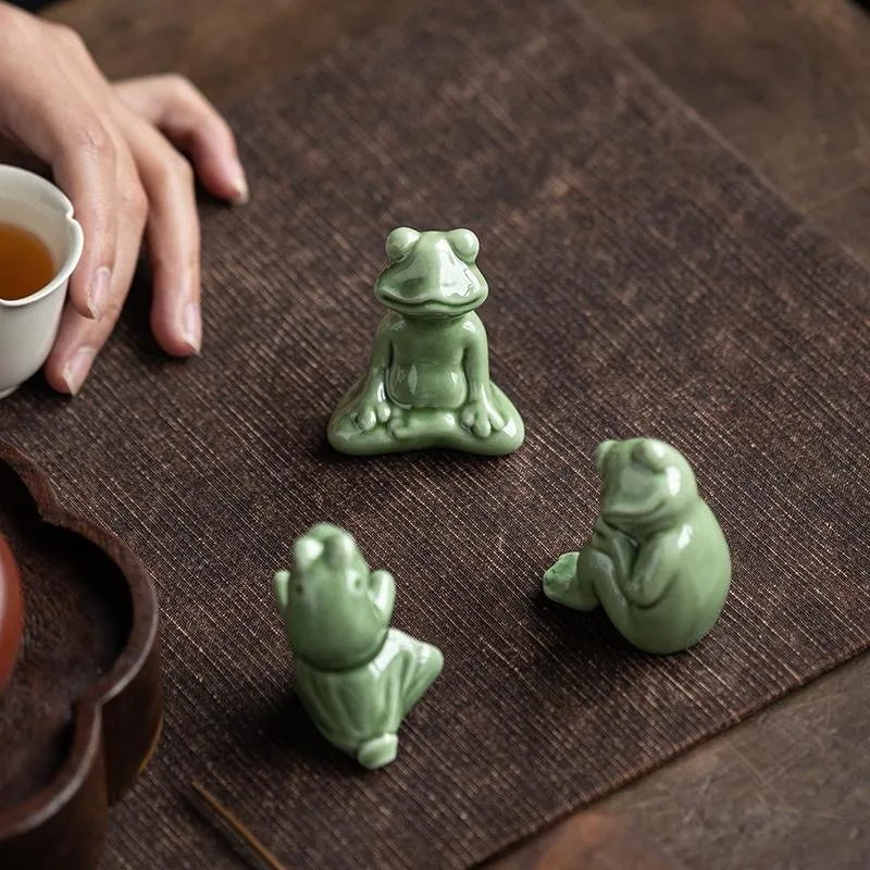 1pcs Creative Ceramic Frog Tea Pet Raisable Craft Ornament Mini Micro Landscape Decor for Tea Table Zen Tea Room Accessory