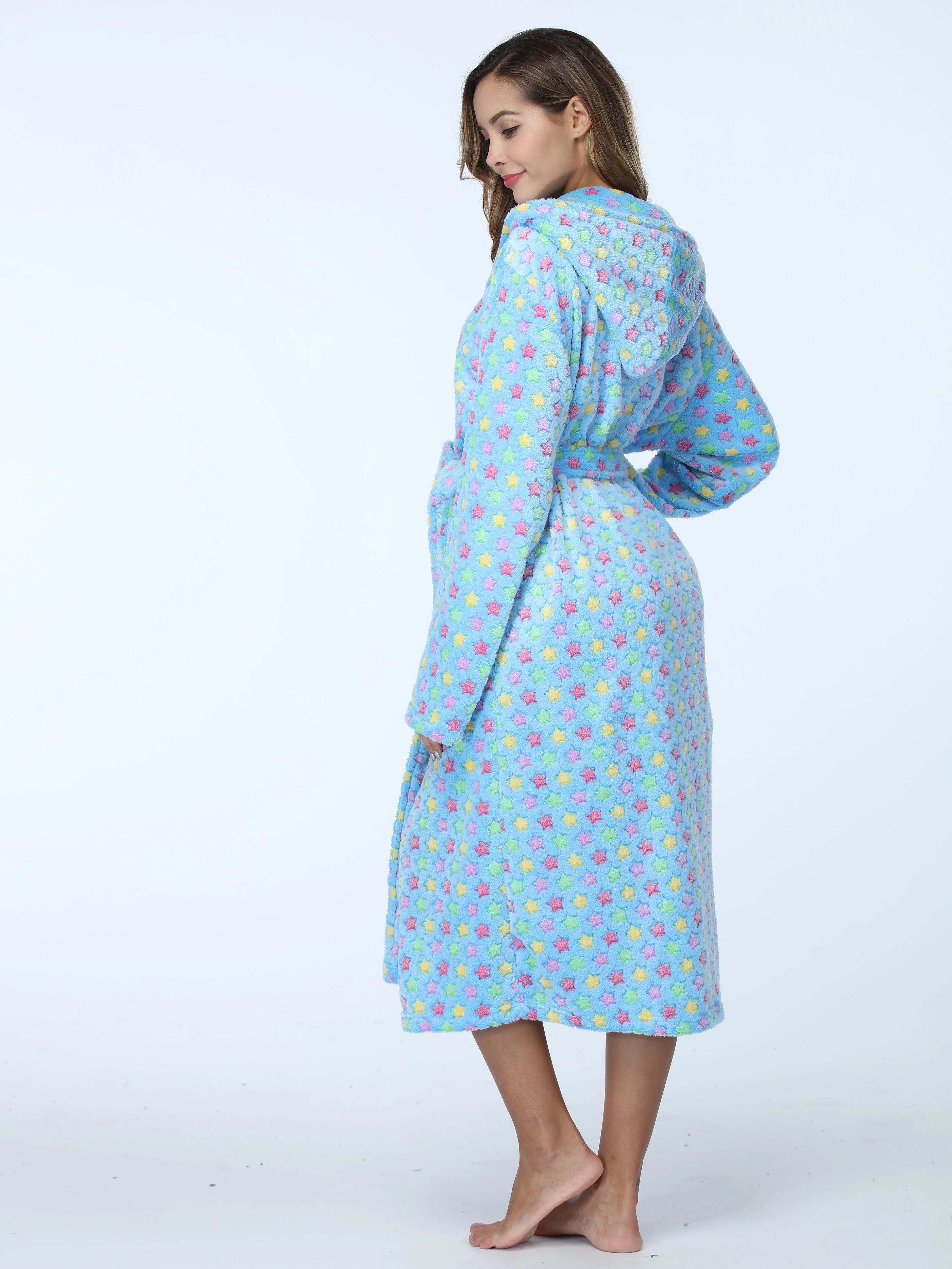 Women's soft bathrobe, long-sleeve flannel warm hooded pajamas, suitable for autumn and winter home wear, unisex.