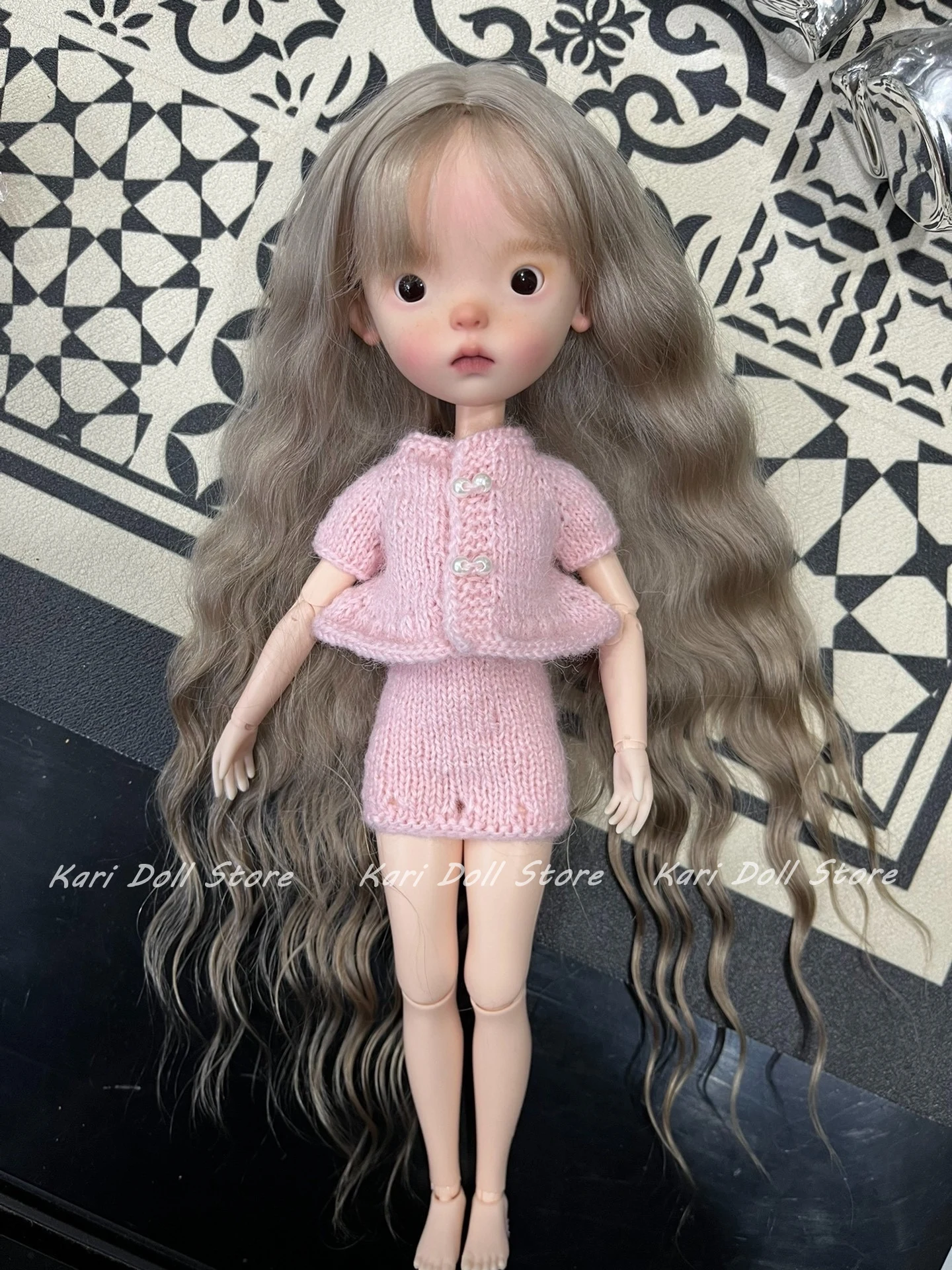 

Kari Doll Одежда и юбки 2026 Комплект розового свитера и юбки ручной вязки для куклы Landazz Landoudou