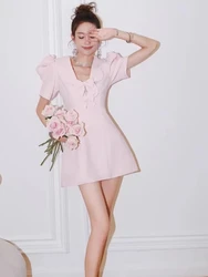 2024 nuovo vestito rosa dolce francese da donna estate manica a bolle bambola collo fiocco bordo volant Slim Fit festa di festa minigonna tendenza