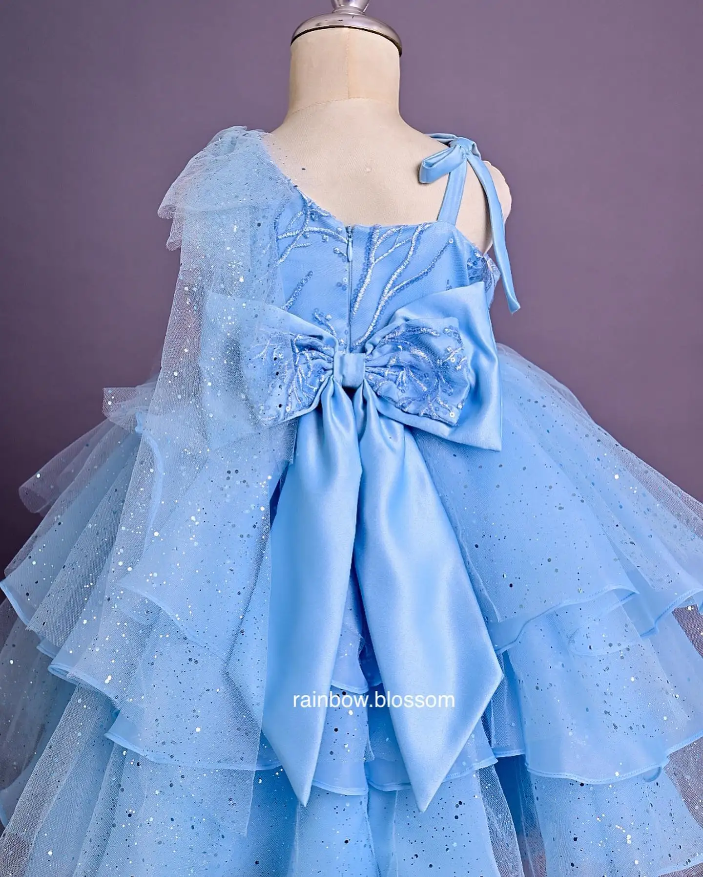 Sky Blue Ball Gown Flower Girl Dresses Tiered Sequins Children Birthday Party Gowns with Bows Luxury Beads Wedding Guest Dresses