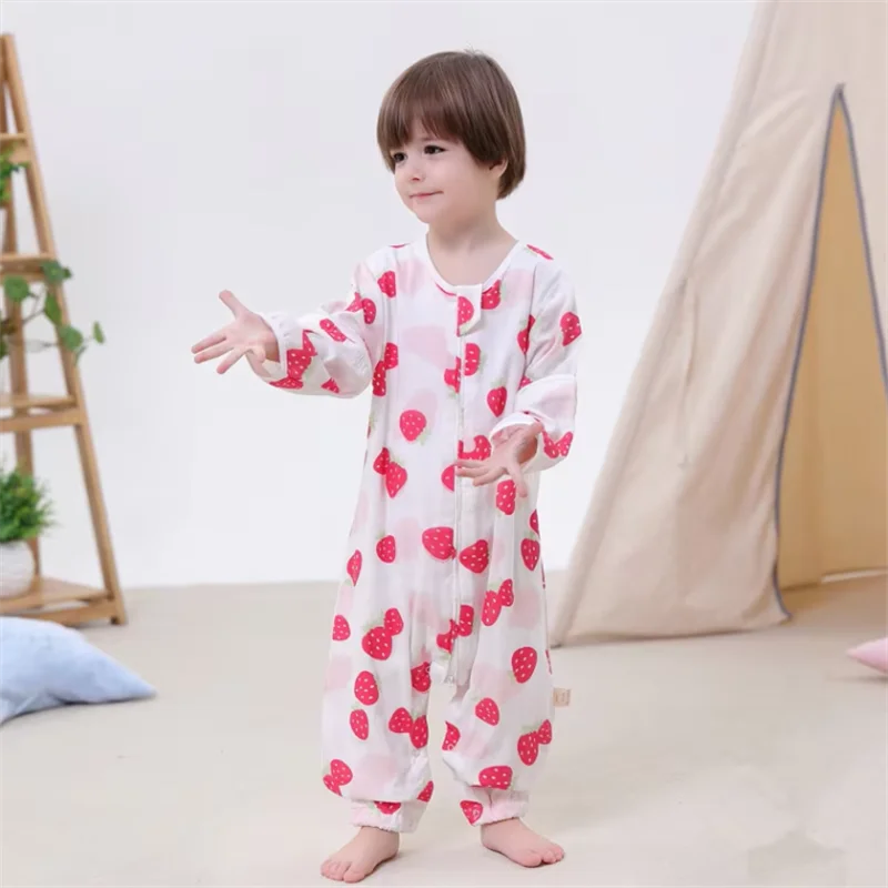 

Новый детский спальный мешок с разрезом на ногах, милый детский спальный мешок с клубничным принтом, высококачественный марлевый детский спальный мешок