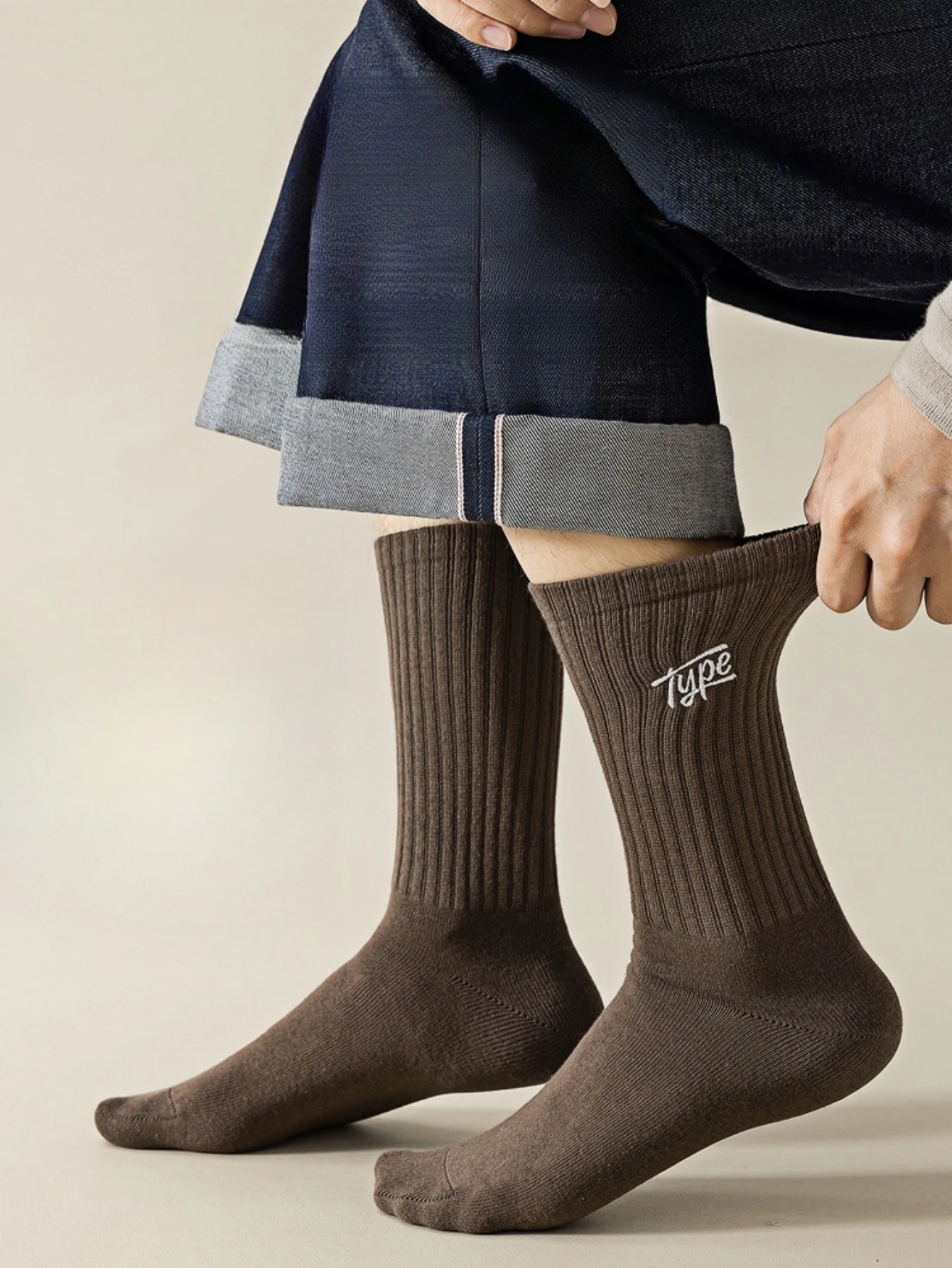 6 Paar modische Herren-Sportsocken, die bis zur Mitte der Wade reichen, mit Buchstabenmuster, hohe Socken für Frühling, Sommer und Herbst, geeignet für Sport und den täglichen Gebrauch. – Detail 5