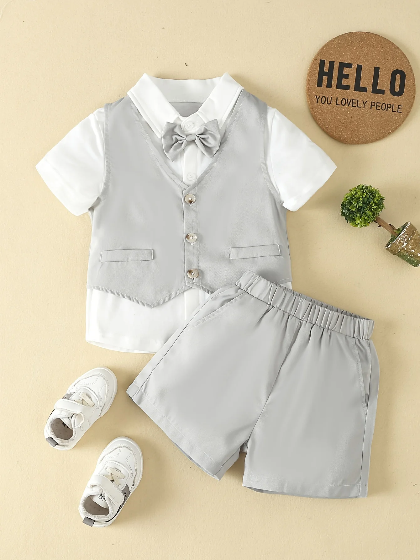 Boys and gentlemen\'s party birthday dress three piece set, short sleeved bow shirt+vest+shorts