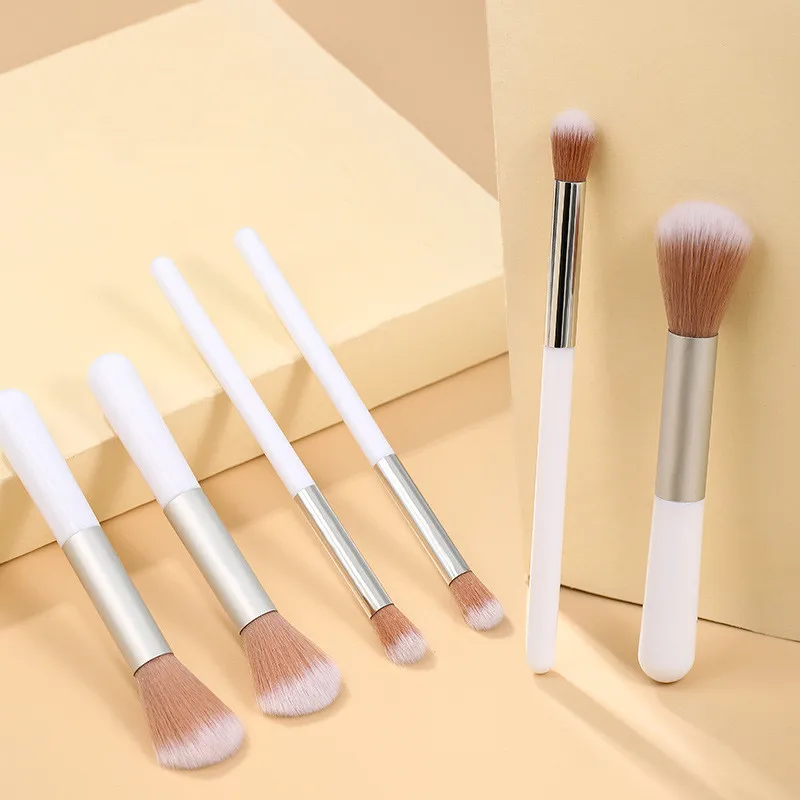 Wholesale Plastic Handle Make Up Brush Contouring Brush Highlighter Brush Make Up Applicator Make Up Tools