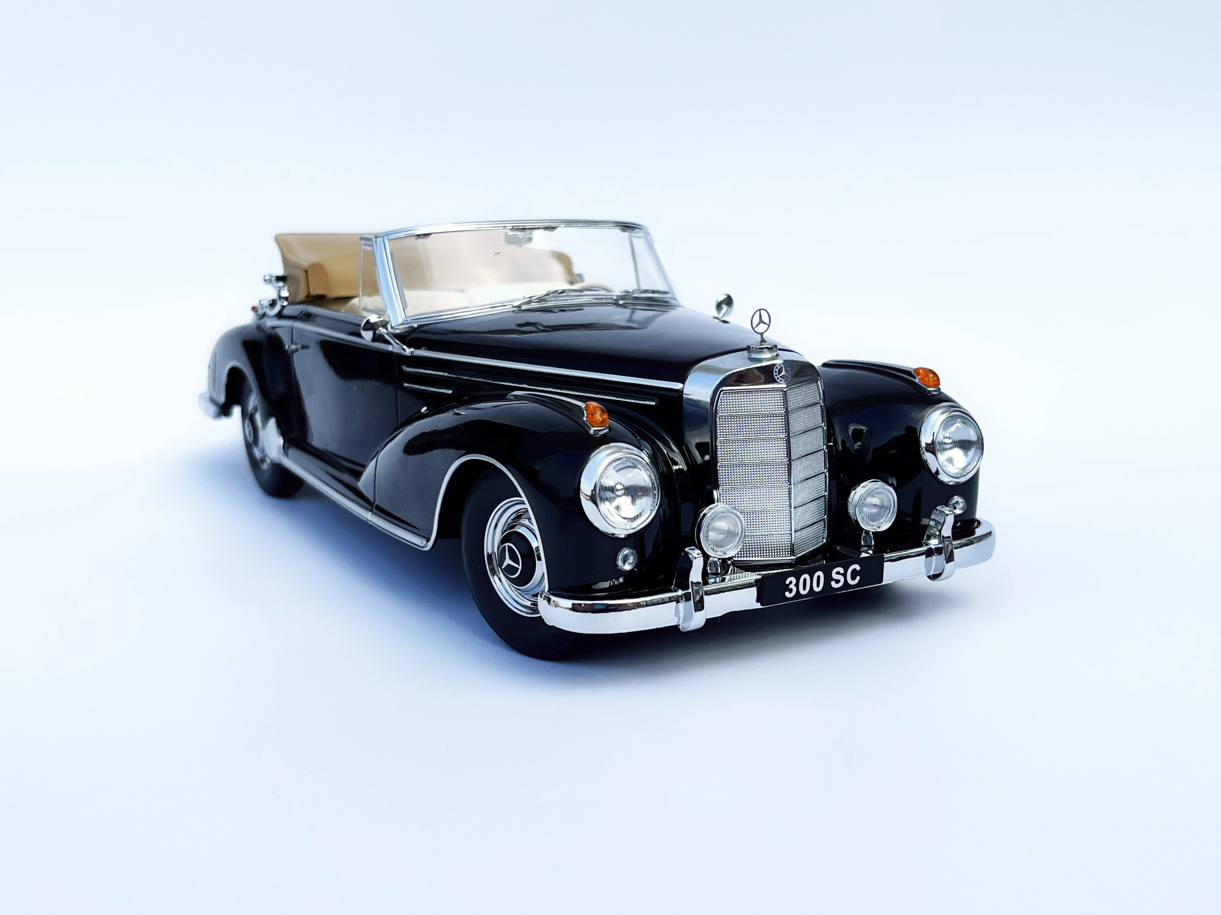 

Diecast KK 1/18 Scale Mercedes-Benz W188 300 SC Cabriolet 1957 Alloy Classic Car Model Collectible Toy Gift Souvenir Ornament