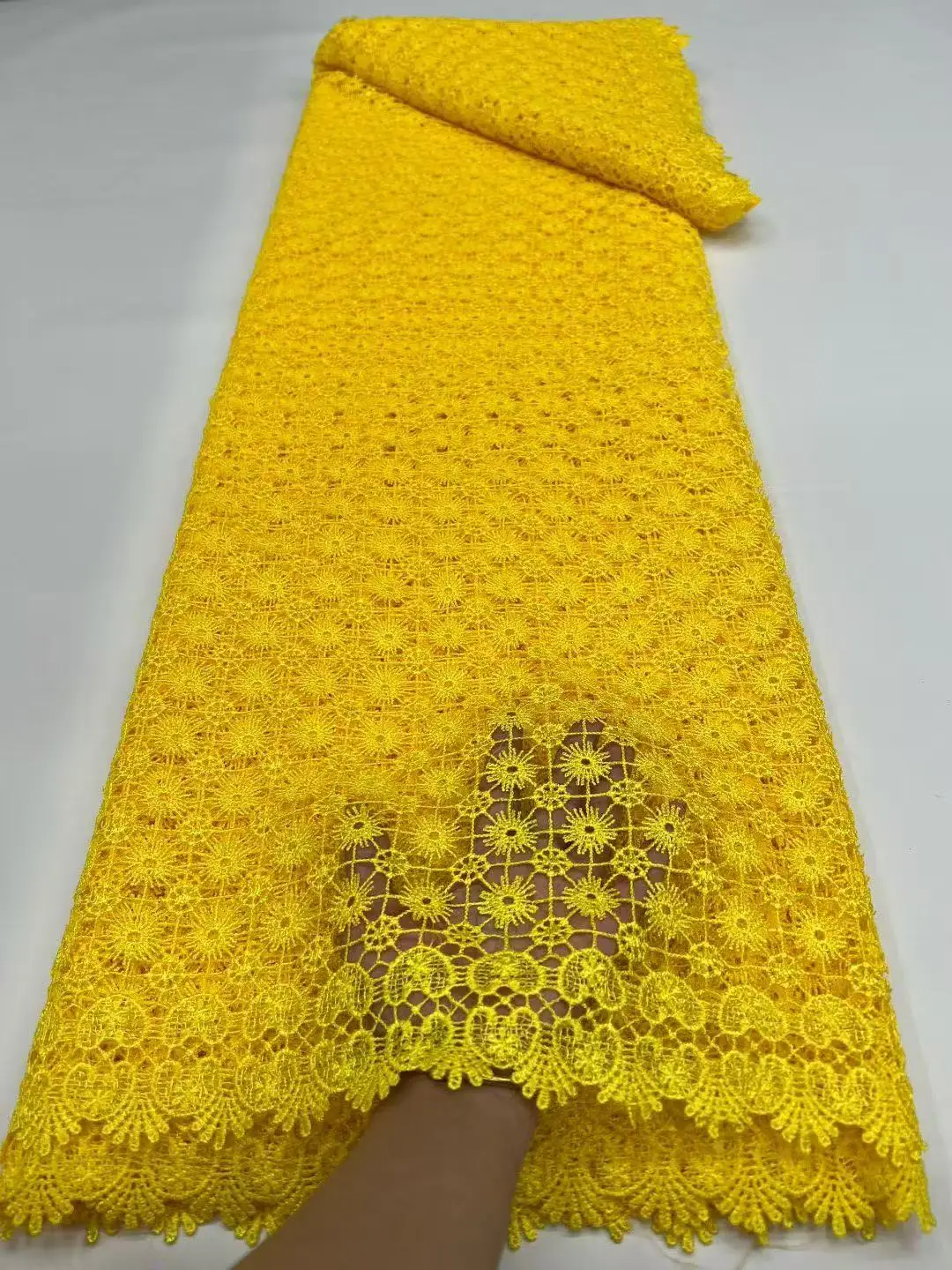 tissu-africain-en-soie-de-lait-avec-dentelle-soluble-dans-l'eau-tissu-nigerian-en-dentelle-de-maille-de-soie-de-lait-de-haute-qualite-pour-robe-de-mariee