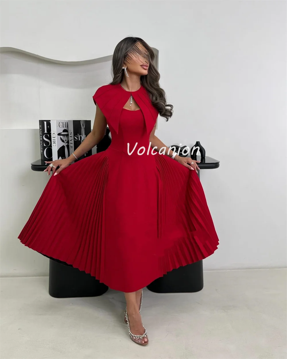 Доступны размеры по индивидуальному заказу. Сексуальный трикотаж со складками и драпировкой. Прямой овальный вырез. Платья чайной длины. Платья для особых случаев на заказ. Высокое качество.