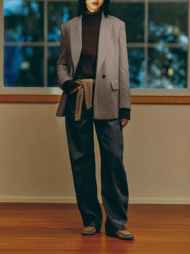 

European-style new women's fashionable and versatile houndstooth double-breasted suit jacket. Simple and elegant.