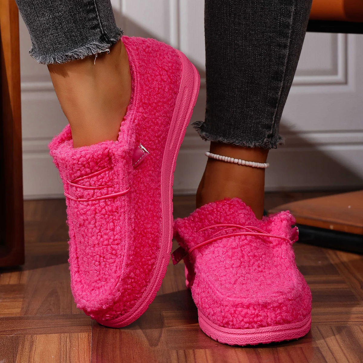 جديد 2025 أحذية قطنية نسائية شتوية مسطحة القاع الانزلاق على أحذية مريحة غير رسمية دافئة جولة تو نمط الترفيه