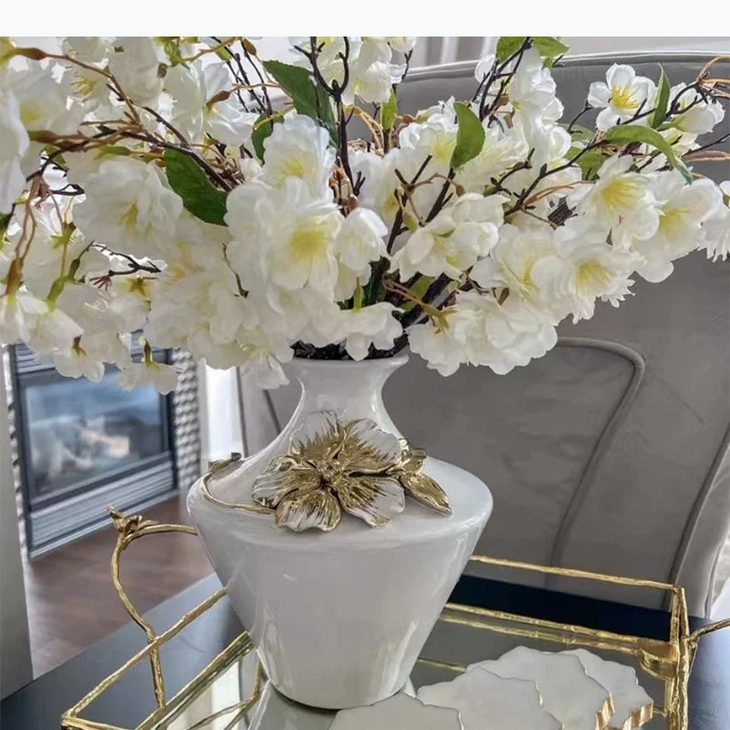 Ceramic Vase Gold Embossed Flower Vintage Bottle Floral Accessories Porcelain Artifact Home Decoration Terrarium Vases Pots